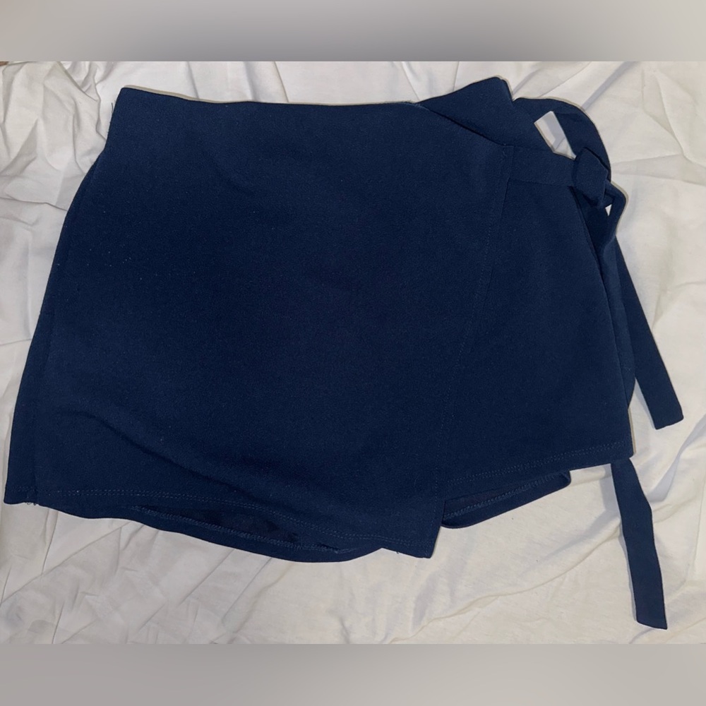 Medium navy skort from forever 21
